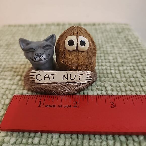 Shade Tree Creations Cat Nut Figurine #415 Funny Cat & Walnut Gift Decor 2" Tall - Picture 3 of 5